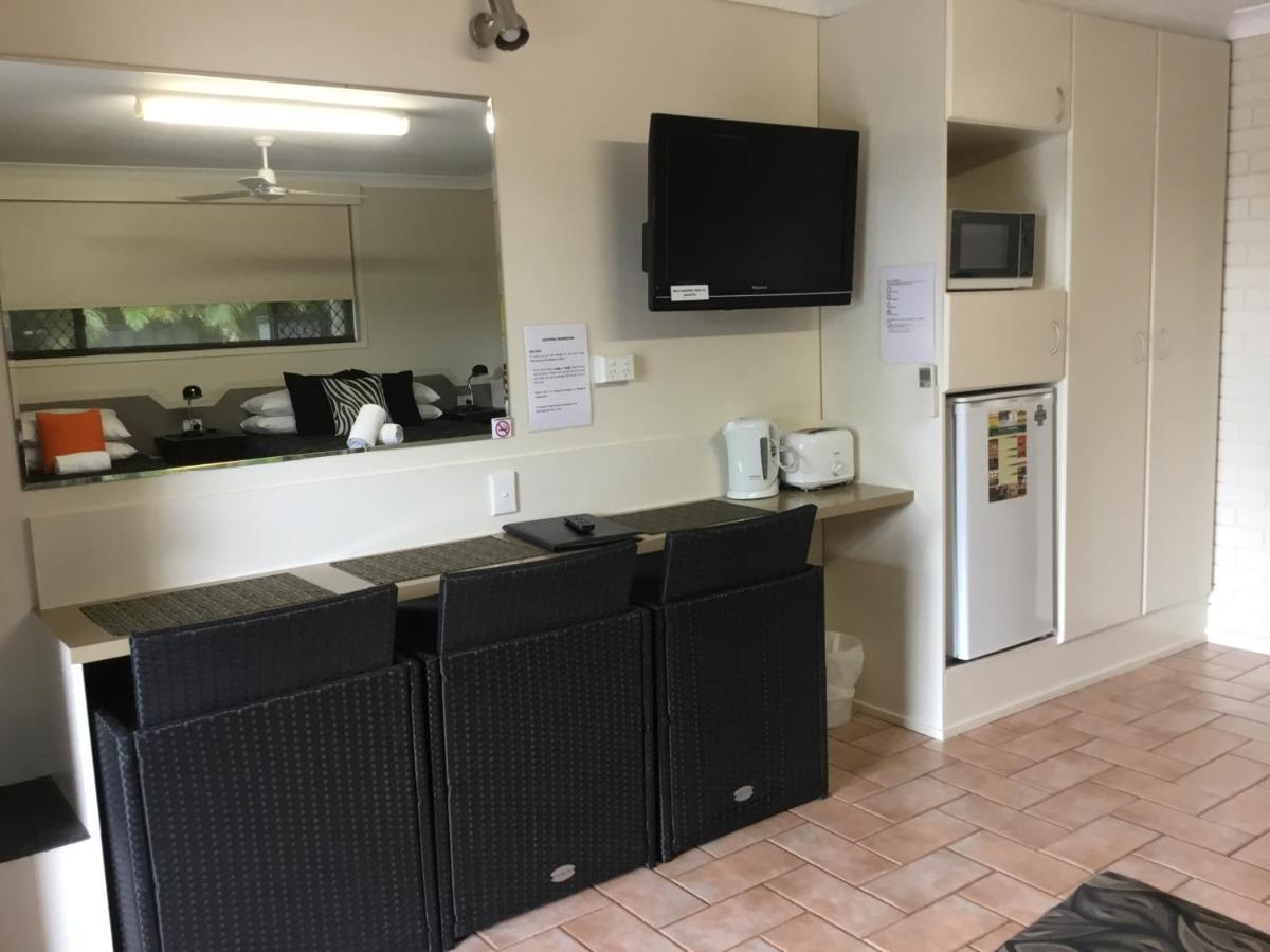 Golden Palms Motor Inn Бандаберг Екстериор снимка