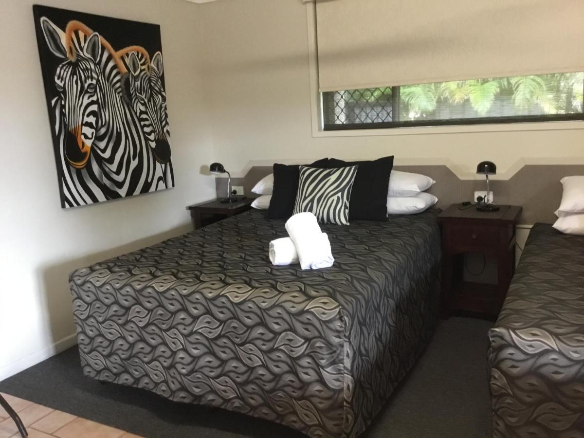 Golden Palms Motor Inn Бандаберг Екстериор снимка