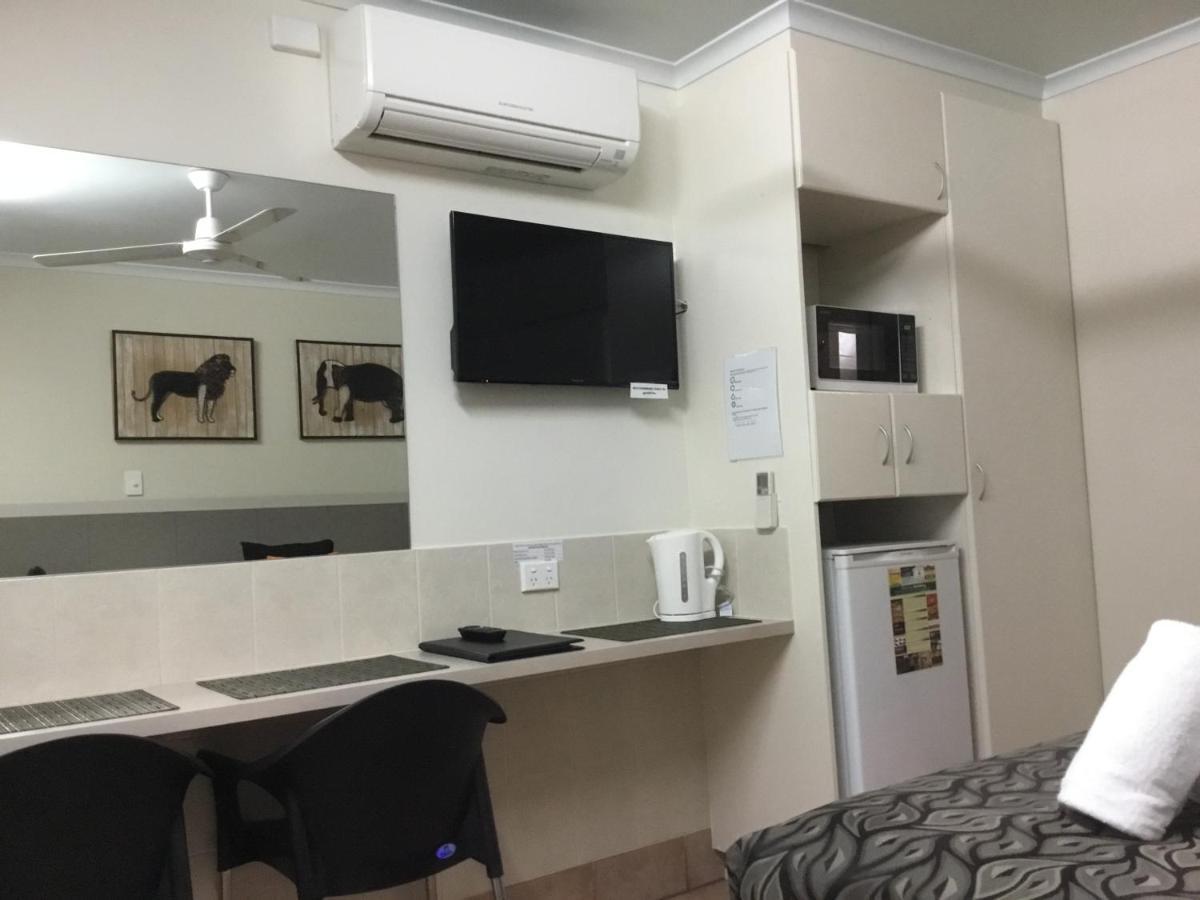 Golden Palms Motor Inn Бандаберг Екстериор снимка