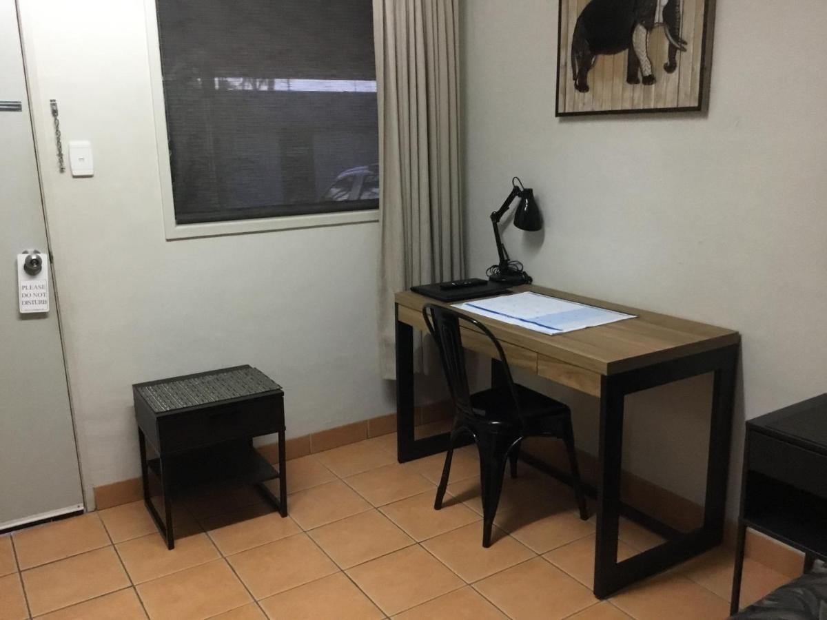 Golden Palms Motor Inn Бандаберг Екстериор снимка