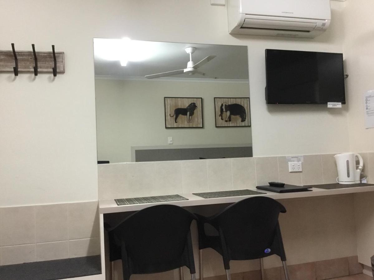 Golden Palms Motor Inn Бандаберг Екстериор снимка