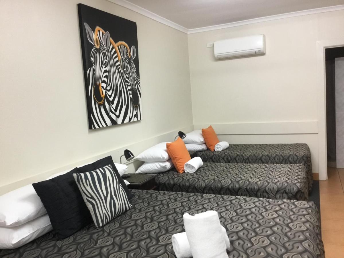 Golden Palms Motor Inn Бандаберг Екстериор снимка