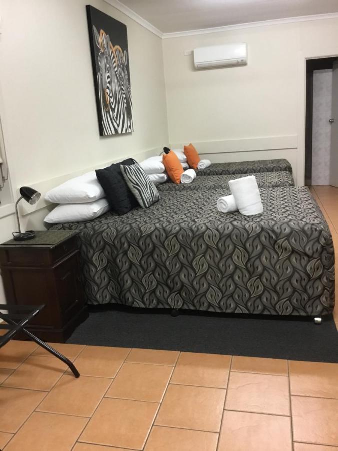 Golden Palms Motor Inn Бандаберг Екстериор снимка