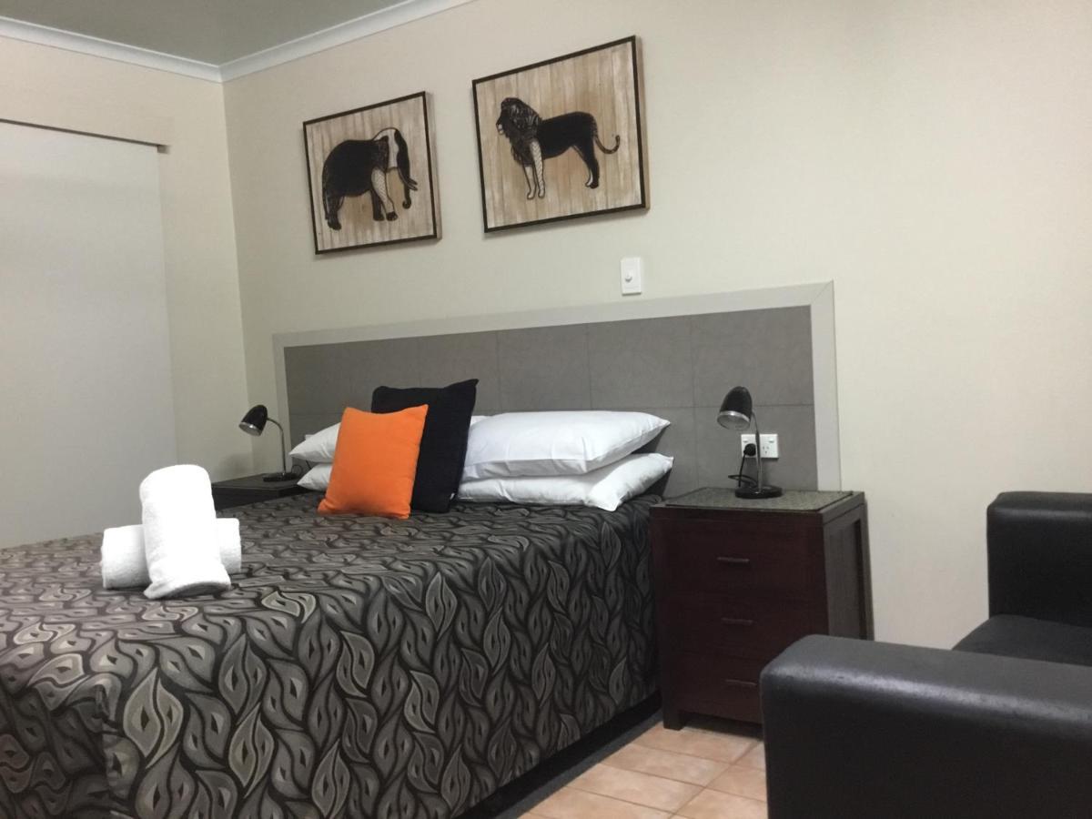 Golden Palms Motor Inn Бандаберг Екстериор снимка