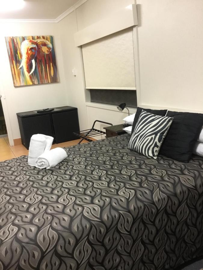 Golden Palms Motor Inn Бандаберг Екстериор снимка