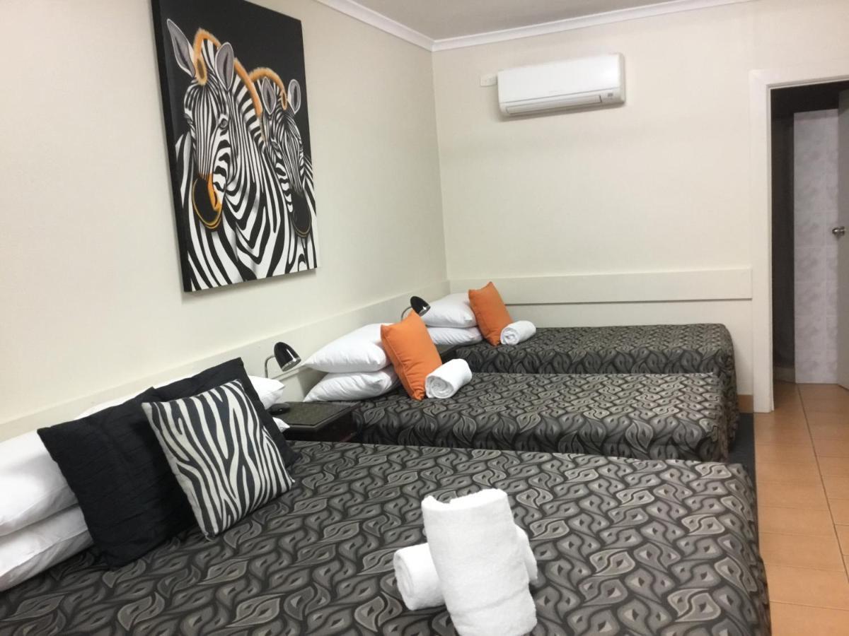 Golden Palms Motor Inn Бандаберг Екстериор снимка