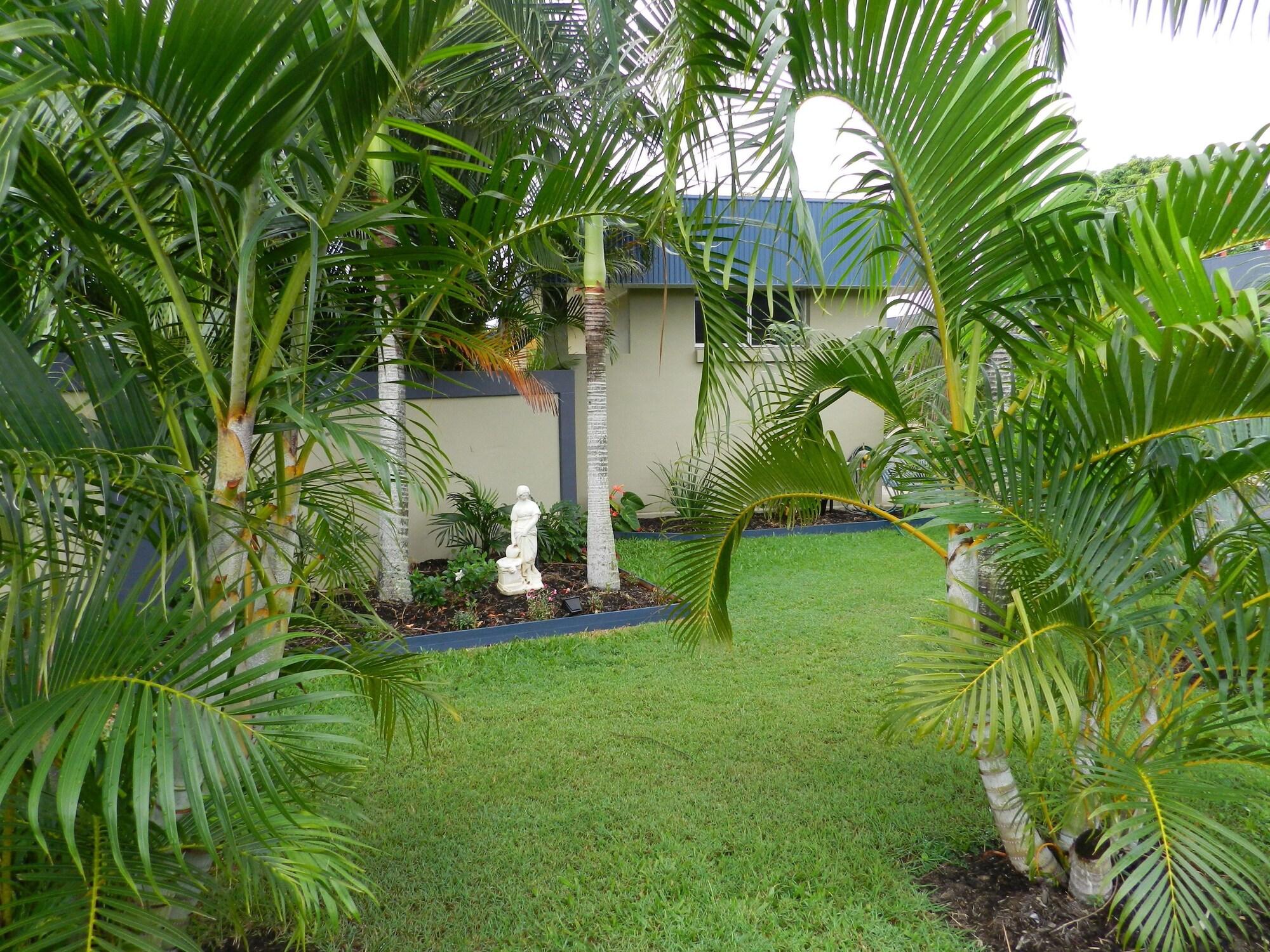 Golden Palms Motor Inn Бандаберг Екстериор снимка
