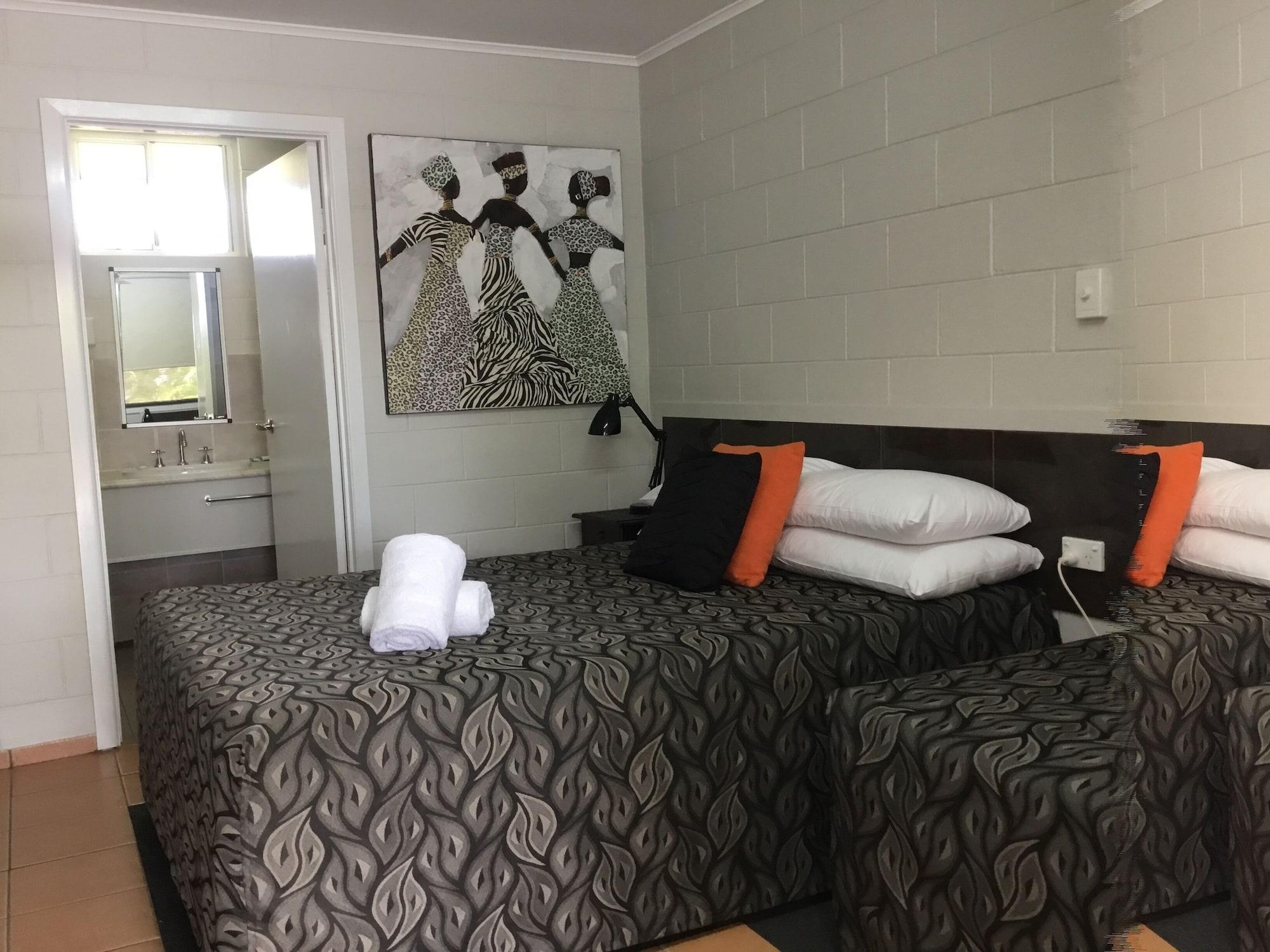 Golden Palms Motor Inn Бандаберг Екстериор снимка
