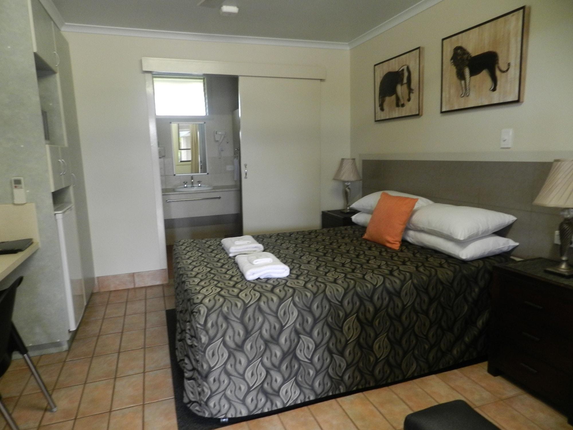 Golden Palms Motor Inn Бандаберг Екстериор снимка