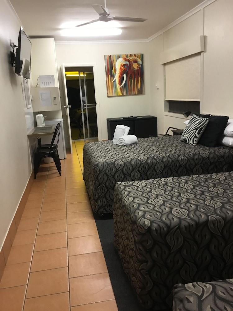 Golden Palms Motor Inn Бандаберг Екстериор снимка