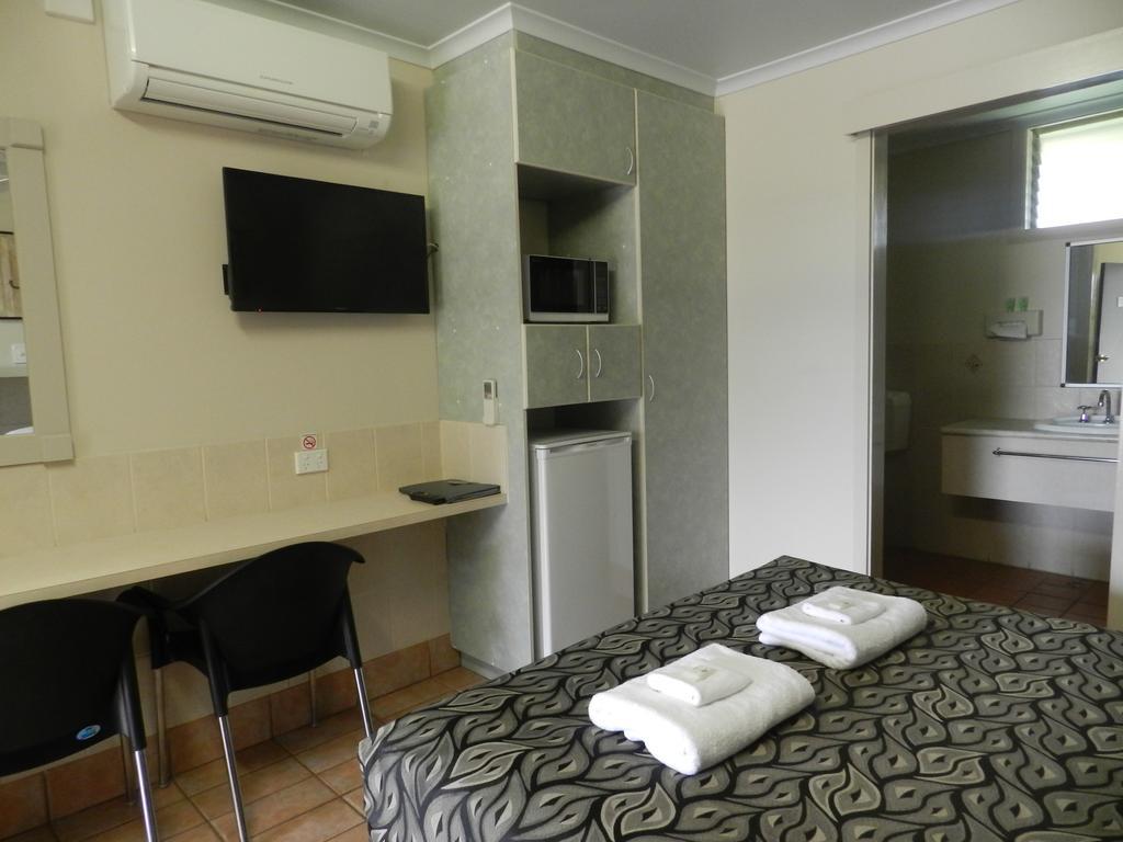 Golden Palms Motor Inn Бандаберг Екстериор снимка