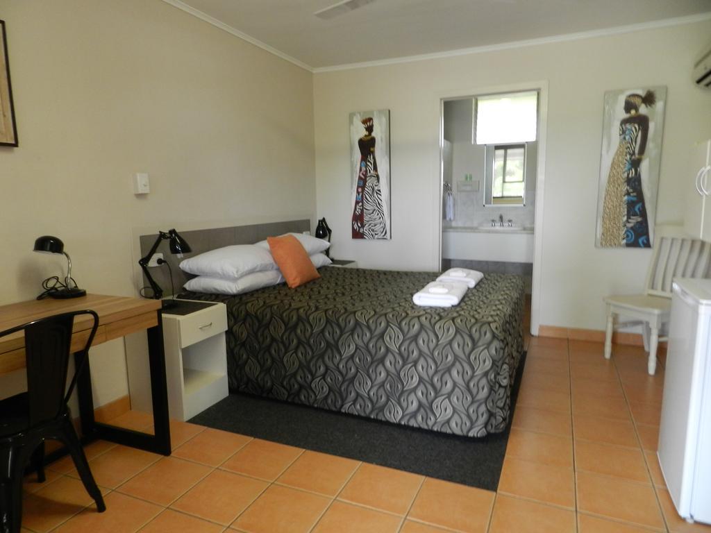 Golden Palms Motor Inn Бандаберг Екстериор снимка