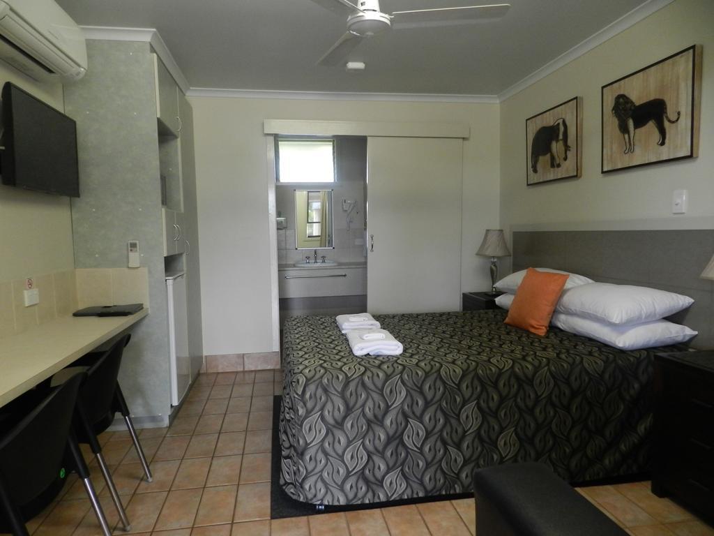 Golden Palms Motor Inn Бандаберг Екстериор снимка