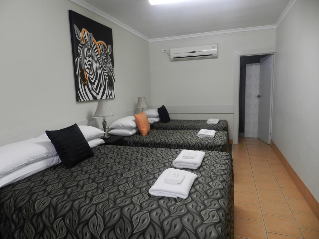 Golden Palms Motor Inn Бандаберг Екстериор снимка