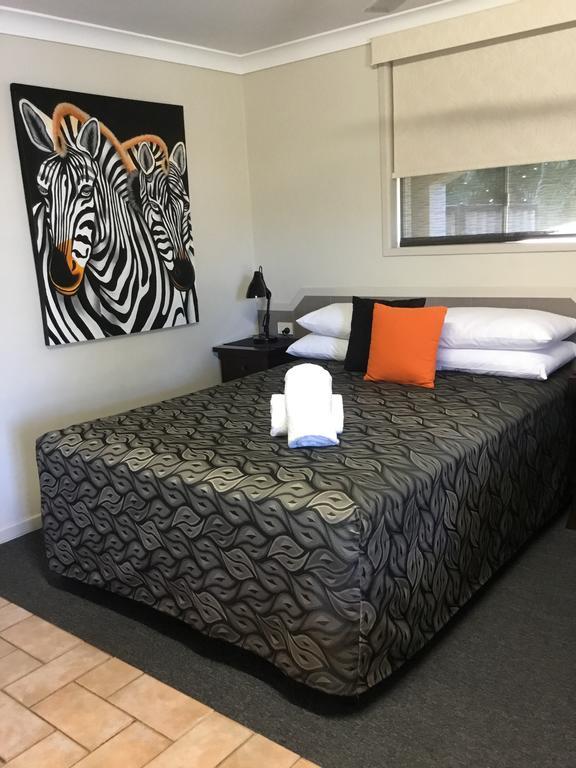 Golden Palms Motor Inn Бандаберг Екстериор снимка