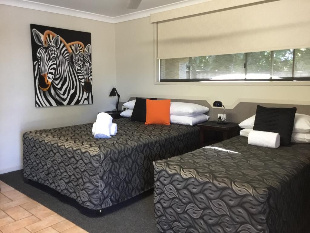 Golden Palms Motor Inn Бандаберг Екстериор снимка